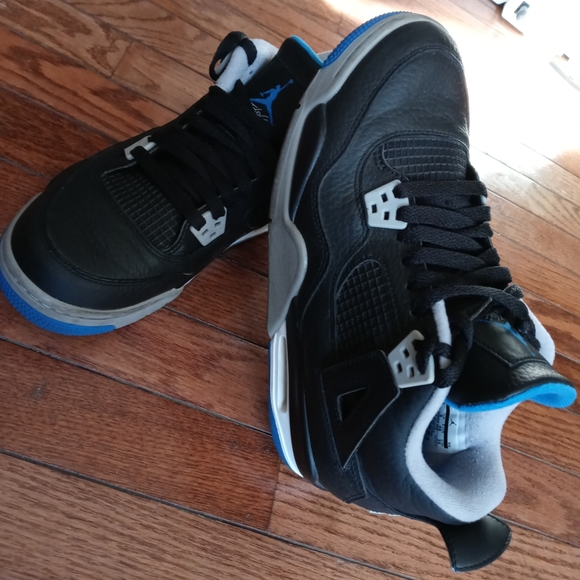 🚫SOLD🚫 Air Jordan 4 Retro - Picture 2 of 8